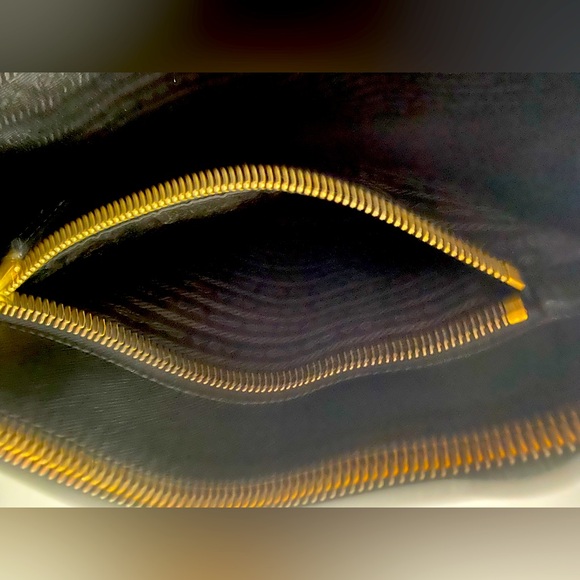 PRADA SAFFIANO LUX O BN1786 BAG, AUTHENTIC WITH PASSPORT - Picture 5 of 16